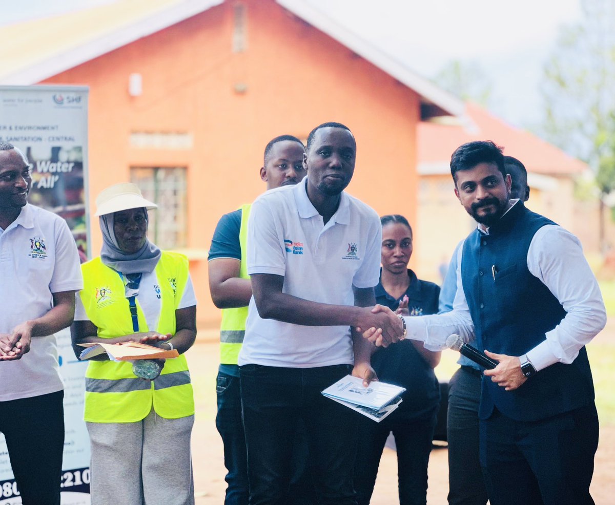 min_waterUg's tweet photo. #MWEworks: Officials from @min_waterUg together with Stakeholders conducted the final technical site inspection and official handover of Ntwetwe Town Council and Kitabona Solar-Powered Piped Water Supply Systems in Kyankwanzi District.

@UgandaMediaCent @GCICUganda https://t.co/s0RKFbdxqR