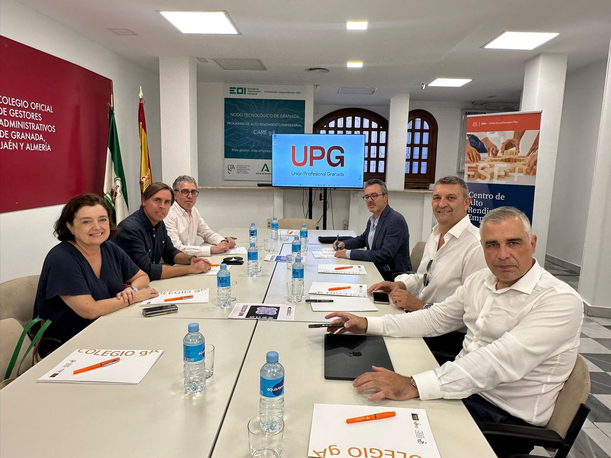 CAndaluzGA's tweet photo. 🟢 La Junta de Gobierno de la Unión Profesional de Granada se reunió en la sede de @gestoresGJA.
🟢Esta asociación reúne a 45.000 profesionales de toda la provincia granadina entre colegios y asociaciones corporativas. https://t.co/vuHVZgQXsO