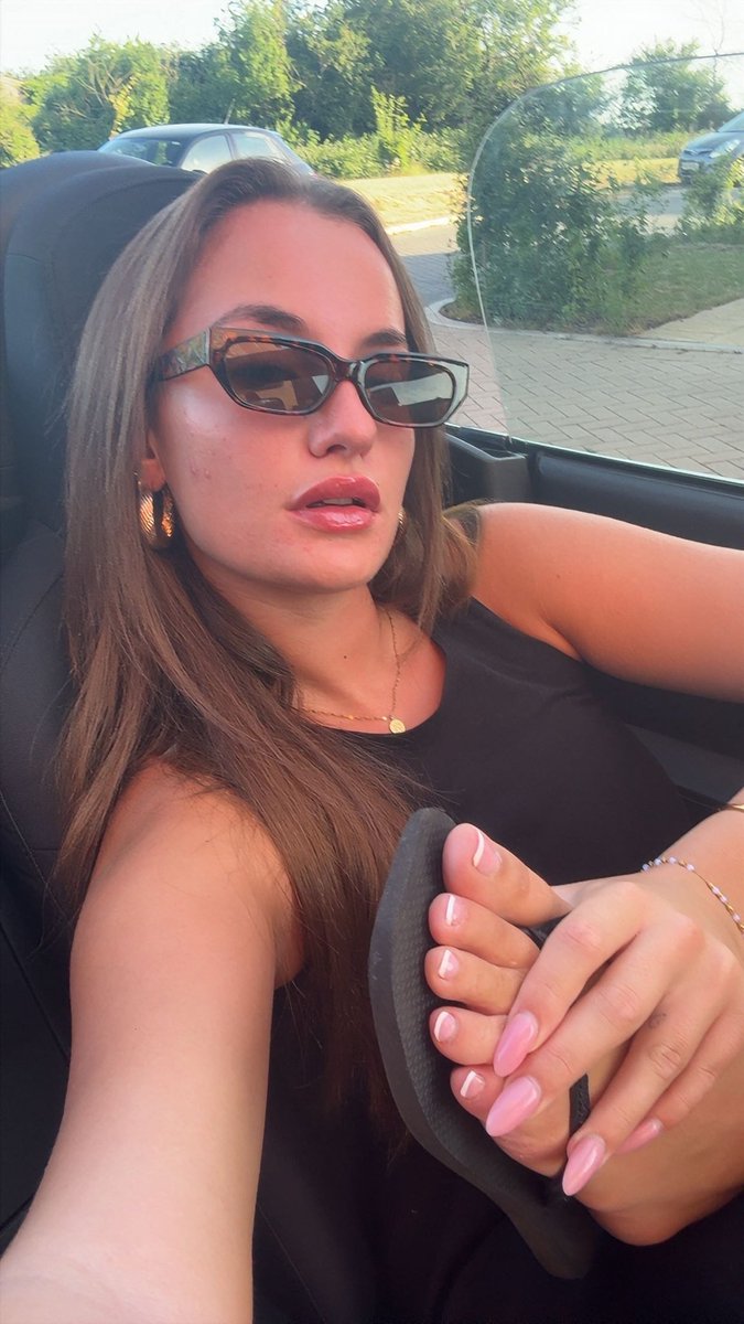 Bella540904's tweet photo. happy mondayyyy, I’m online https://t.co/3IZyaeidYp
