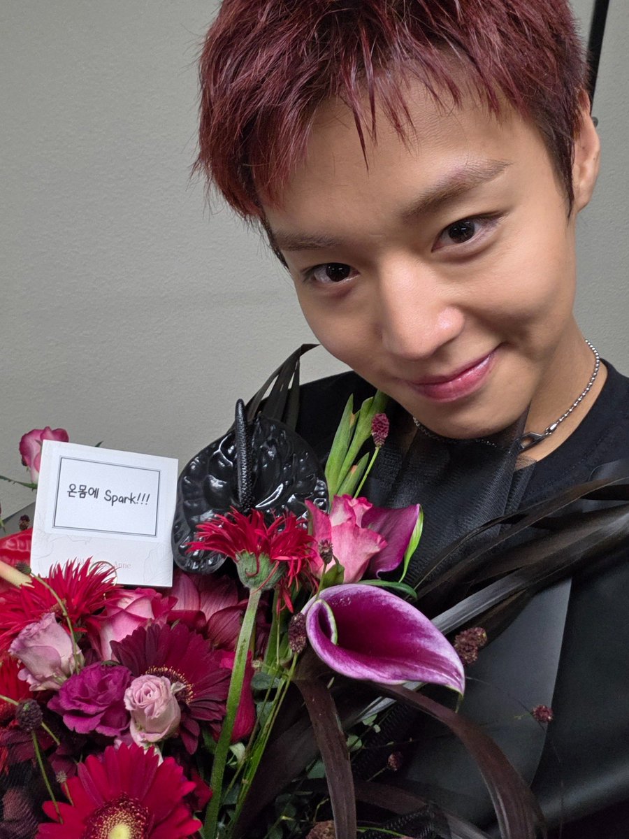 toryhoon05's tweet photo. 꽃다발이랑 지훈이💐

▶️https://t.co/aFpCPy8rkr
▶️https://t.co/SDFdKhF5Cn https://t.co/1beF18HFFQ