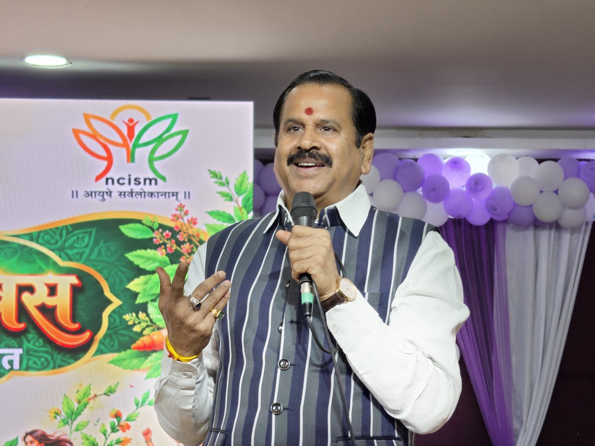 bjpdrmahendra's tweet photo. भोपाल के R D मेमोरियल ग्रुप ऑफ इंस्टीट्यूट में आदरणीय प्रधानमंत्री श्री @narendramodi जी के 25 साल सेवा, समर्पण के पूर्ण होने पर आयोजित सेवा संकल्प अभियान के अंतर्गत आयोजित युवा संवाद के अवसर पर देश के उज्ज्वल भविष्य हमारे युवा साथियों से संवाद किया।

आदरणीय प्रधानमंत्री श्री @narendramodi जी के विकसित भारत के संकल्प को साकार करने में हमारी युवा ऊर्जा और भारत की प्राचीन ज्ञान-परंपरा सबसे मजबूत स्तंभ हैं। 

युवाओं के विचार एवं नवाचार के बारे में संवाद कर आनंद की अनुभूति हुई।
@blsanthosh 
@idharampalsingh