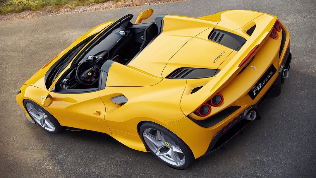 OrvalBullbpix's tweet photo. Episode 118: What’s the best modern convertible? @cah_toons goes Italian, Adam finally learns how to spend money, and Warren brings an unexpectedly classy choice. https://t.co/uflwj4er8z