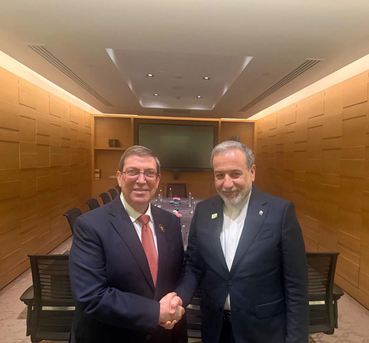 _TereFelipe_'s tweet photo. Iran 🇮🇷 y Cuba 🇨🇺, dos pueblos masacrados por el mismo Imperio… también tienen otra cosa en común, la valentía y la capacidad de no rendirse nunca! https://t.co/svm47jVHML