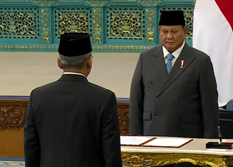 tempedotc0's tweet photo. PERKENALKAN MENTERI KEUANGAN BARU PENGGANTI PURBAYA...

"SUAHASIL NAZARA"

RESMI DILANTIK HARI INI. ADA YANG PUNYA REKAM JEJAK BELIO GAK GES??? 🤓🥸 https://t.co/mkiComBv9w