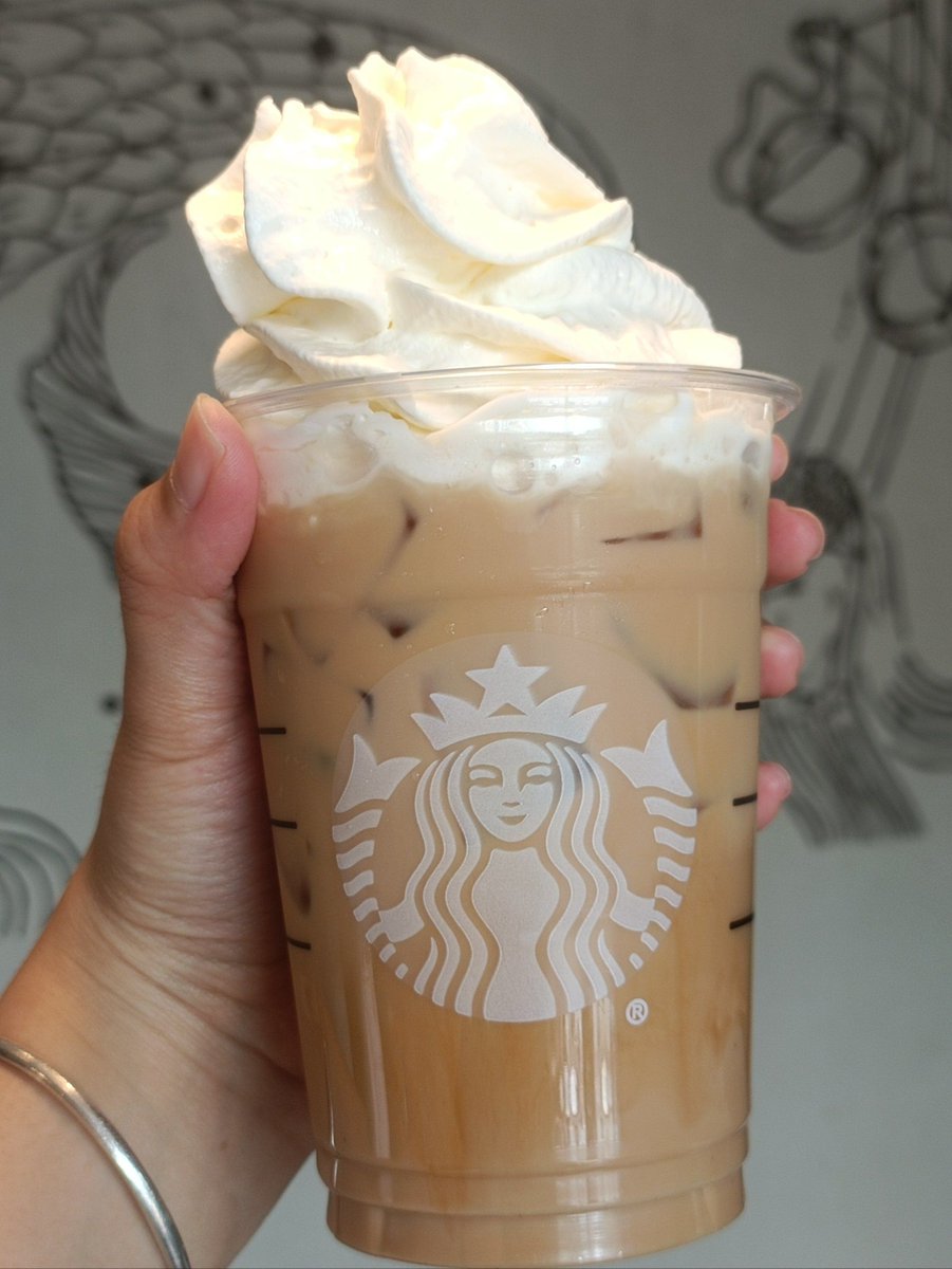 Soiw18081's tweet photo. Quick iced latte hack: Brew strong espresso, pour over ice, top with oat milk u0026 a dash of cinnamon. Ready in 2 mins, perfect for busy mornings! ， https://t.co/DkXf54j4Kt