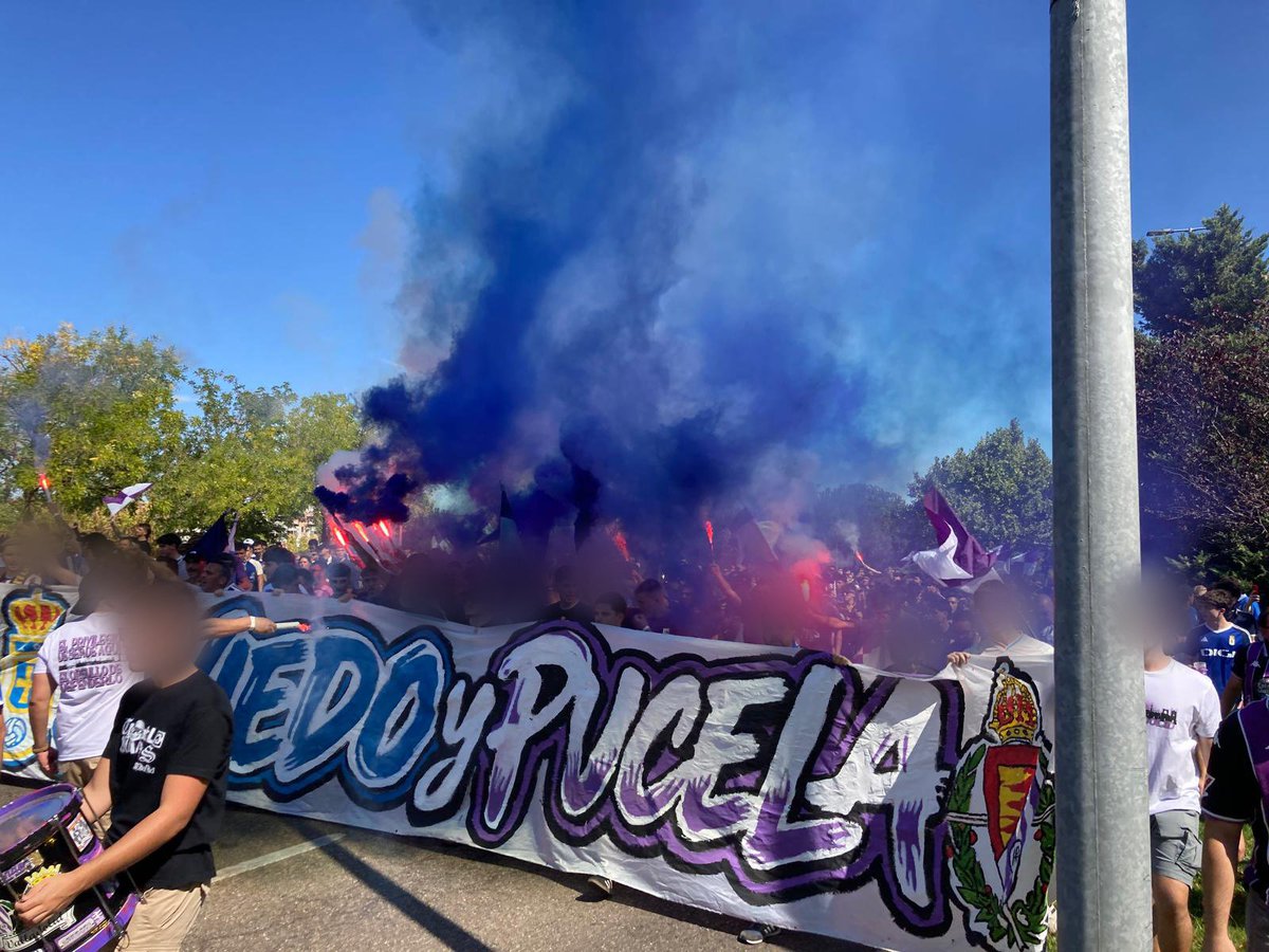 valladolid1984's tweet photo. R. VALLADOLID vs R. Oviedo.

Estupendo día de hermanamiento, hasta que llegó el "fútbol". Otro día para enmarcar de los nuestros y van ya...

Mandar desde aquí nuestro ánimo a las personas que tuvieron ser atendidas por el calor. https://t.co/7rgWBtKxcP