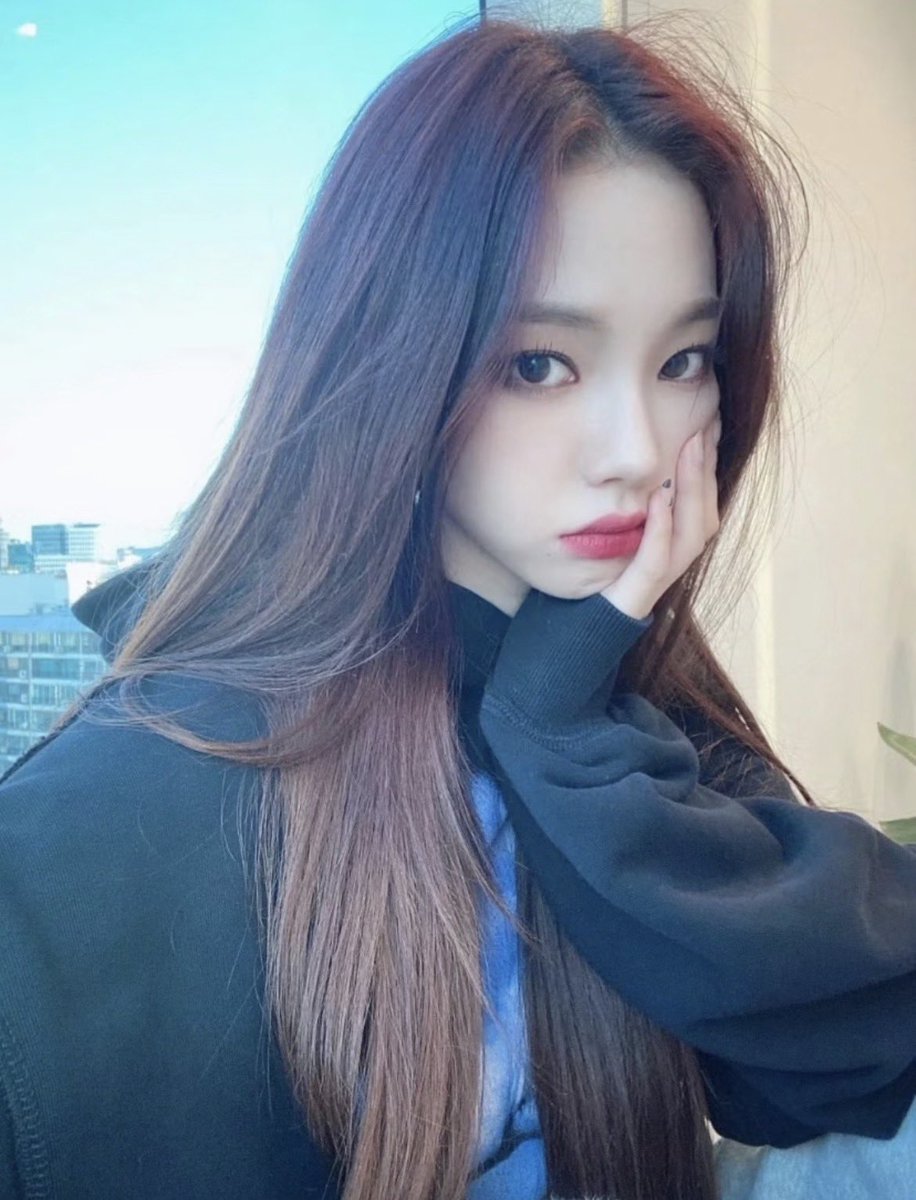 MmaBluu's tweet photo. . Karina surprises me so much with her solo work 16 Bit, she handles this genre effortlessly and I’m really looking forward to her live stage moment.

KARINA 16 BIT RELEASE
#KarinaIs16BitPixelated
#카리나의조각_16비트 https://t.co/tnUH0rZhDc