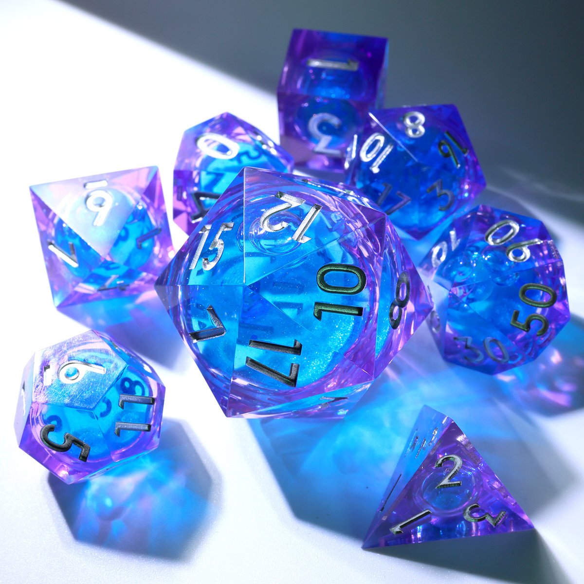 ManyM92950's tweet photo. Like holding a fragment of the cosmos in your hands. 🌌
Clear amethyst meets deep, sparkling ocean blue. Every roll catches the light with these  dice. 
#DiceCollection #DnD #TTRPGCommunity #TabletopGames #ResinDice #DiceMaker https://t.co/JQU9dq3OrB
