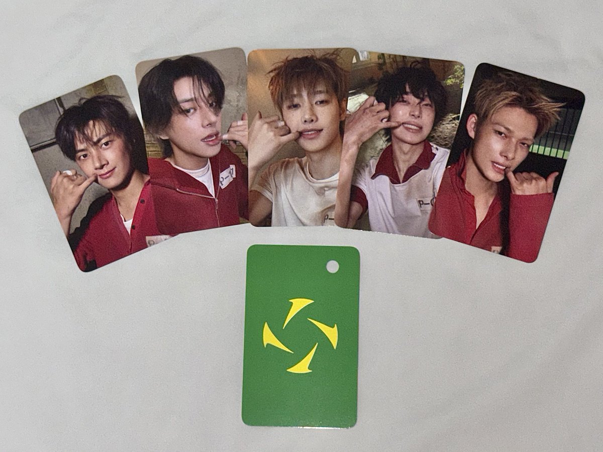 yangdo95x's tweet photo. 엔하이픈 블파 2주차 공방포카 양도 

정원 제외 1set
https://t.co/A9b4CXZQTY

사녹 공방포카 양도 판매 sell 제이 제이크 성훈 선우 니키 블러디파라다이스 공방 엠카 뮤뱅 인가 음중 enhypen bliss broadcast pc poca photocard sell wts pob https://t.co/7Tb19mvUqD