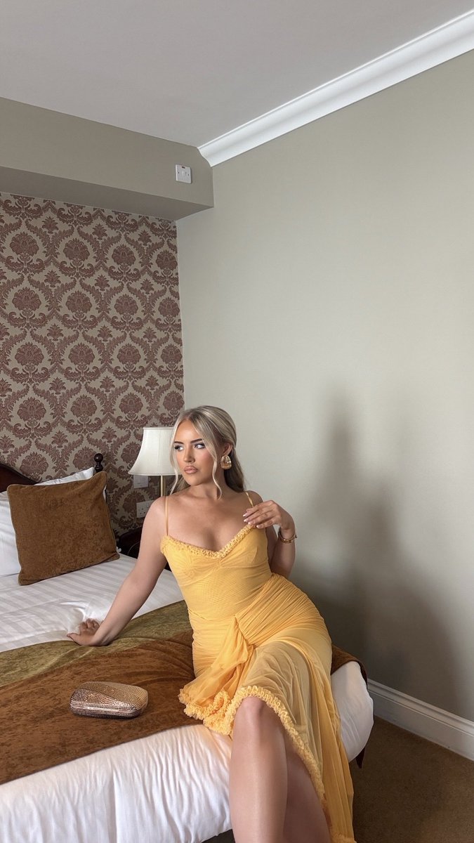 ACaitie's tweet photo. Someone send me a Zara gift card plz I NEED to shop 

aoifedohertycollabs@gmail.com https://t.co/wE3mPGOQx2