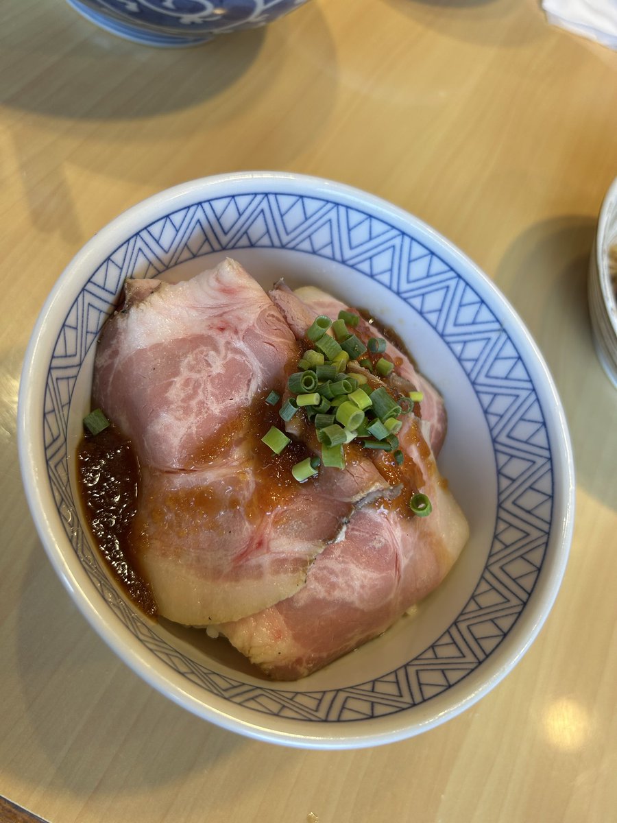 mmikio3's tweet photo. #寿製麺よしかわ川越
#ローストポーク丼 https://t.co/fCOQH3eNuc