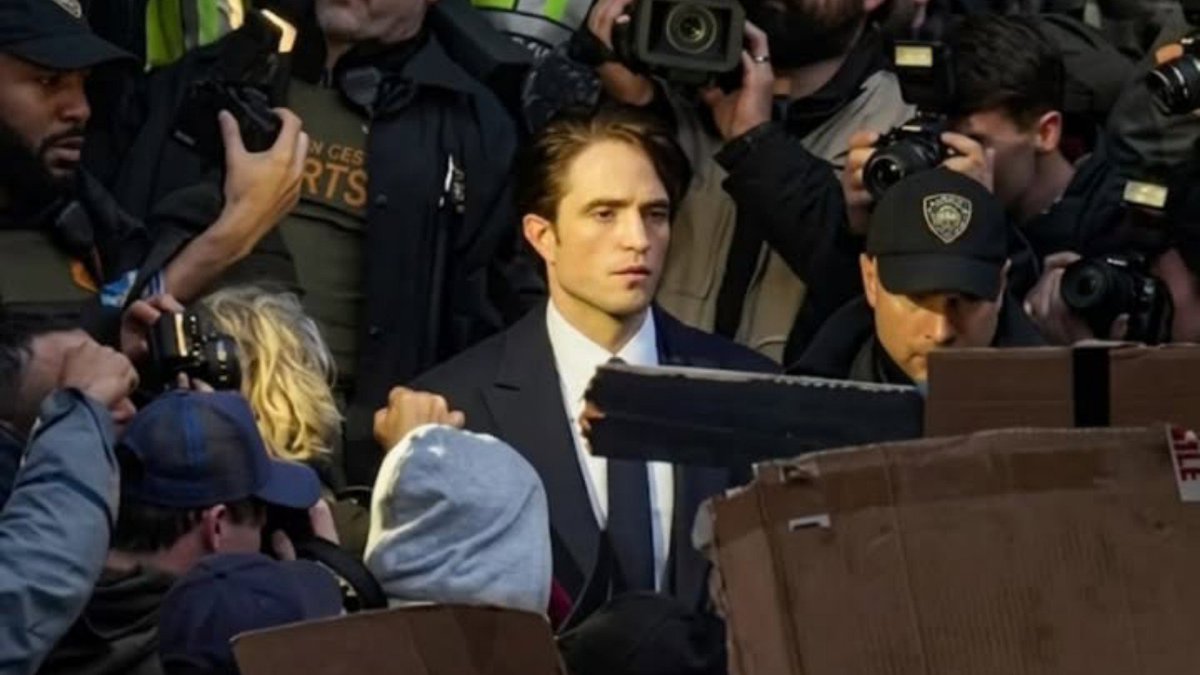 zpfyir's tweet photo. now THIS is the bruce wayne look https://t.co/UVBa7dbHt9