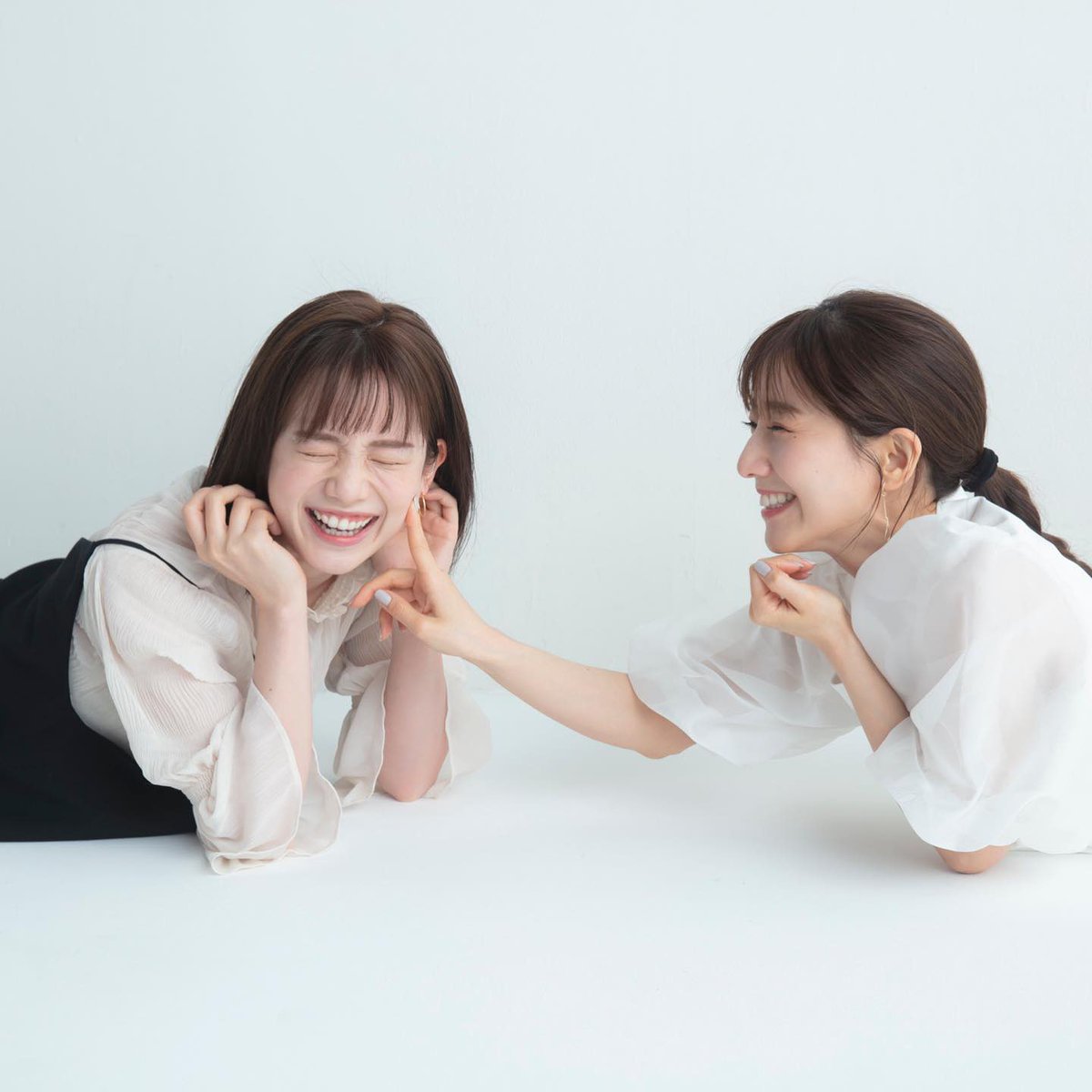 mediumille's tweet photo. 인지도 뺏어서 지엘드 공무원 시킬 조합 한 트럭인데 절대정의 같은 광의의 백합으로 데뷔한 역사를 잊지마(아나 시절 미남데스네 같은 건 싸물기로 합니다) https://t.co/XrlCc9H3gf