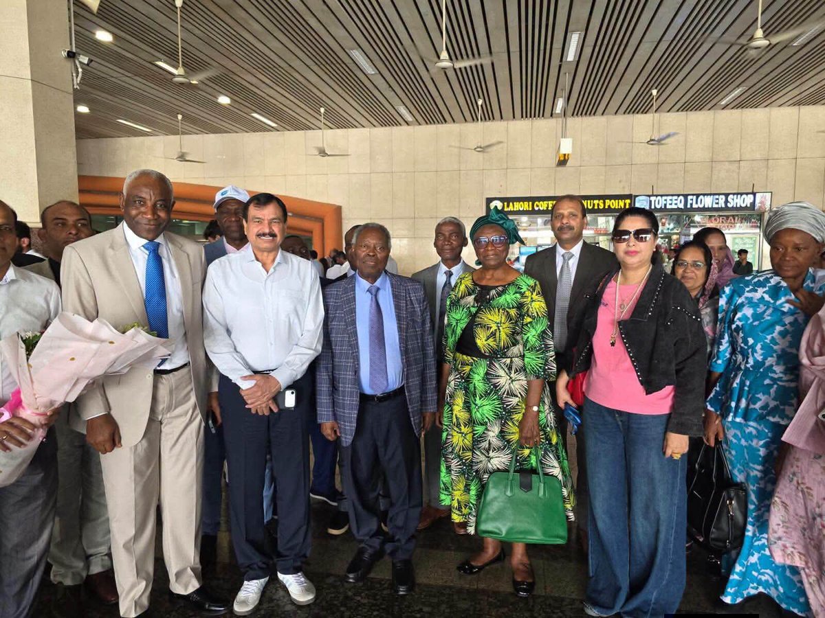 ApstTheEmmanuel's tweet photo. Pastor (Dr.)W. F. KUMUYI is LIVE in Pakistan🇵🇰

It's the Gospel to every creature. Pray for the Man of God and his wife as they continue to advance the Cause of the Kingdom of Heaven here on Earth🌎

I can spot Pastor George Olofintuyi. One of my favorite Overseers😁

Follow @ApstTheEmmanuel for more inspirational updates.