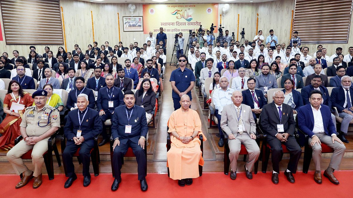 myogiadityanath's tweet photo. शासन में जितनी अधिक शुचिता, पारदर्शिता और ईमानदारी होगी, उतने प्रभावी ढंग से हम सुशासन के लक्ष्यों को प्राप्त कर सकेंगे।

भ्रष्टाचार संबंधी शिकायतों पर स्वतंत्र, निष्पक्ष एवं विधि-सम्मत अन्वेषण के लिए समर्पित लोक आयुक्त संगठन, उत्तर प्रदेश के 50वें स्थापना दिवस के अवसर पर आज लखनऊ में आयोजित समारोह में सम्मिलित हुआ।

इस अवसर पर लोक आयुक्त प्रशासन की स्मारिका एवं सूचना पुस्तिका का विमोचन भी किया।

लोक आयुक्त संगठन की 50 वर्षों की गौरवशाली यात्रा के लिए संगठन के सभी प्राधिकारियों, विधि अधिकारियों एवं युवा विधि छात्रों को हार्दिक बधाई एवं मंगलमय शुभकामनाएं।