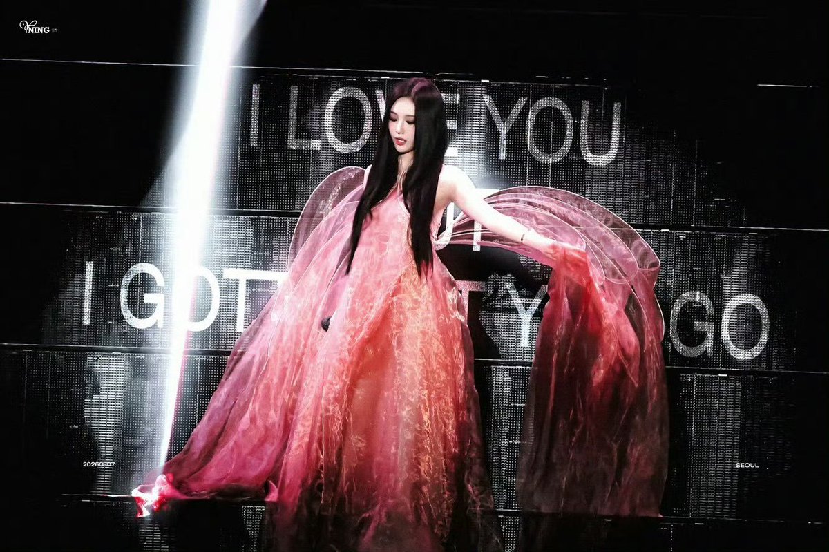 baichangyi2's tweet photo. NINGNING delivers raw emotion and flawless vocals in her solo4 stage.

NINGNING SOLO4 OUT NOW
#ILoveYouButIGottaLetYouGo
#NINGNING https://t.co/kif7adpC0m