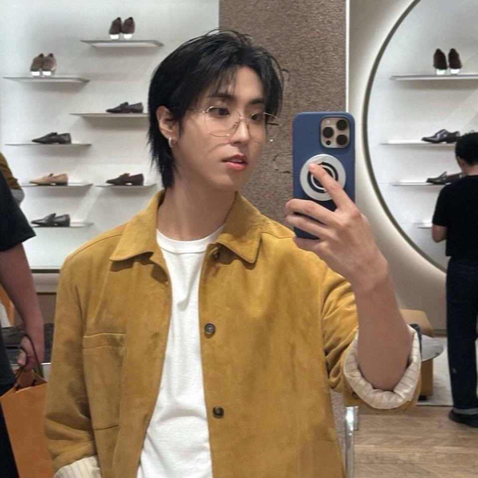 hjspopbase's tweet photo. The TOD’S family celebrated their global brand ambassador #HAN Jisung’s 26th birthday with heartfelt wishes shared through their Instagram Stories.

HAN A STAR LIKE NO OTHER
#한이의_유성우가_내리는_날 
#HANWrittenWithLove
#HappyHANDay https://t.co/uVzkYR2IzS