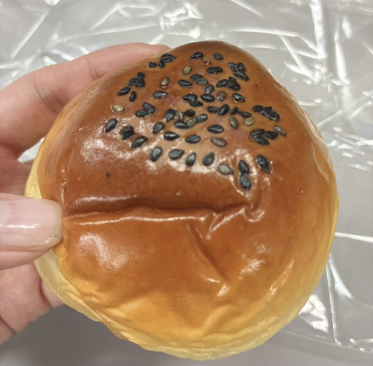 dentaku_C's tweet photo. 今日の配給
どこかのあんぱん
長い残業にはありがてぇ品🥯 https://t.co/tADEiyRY4u