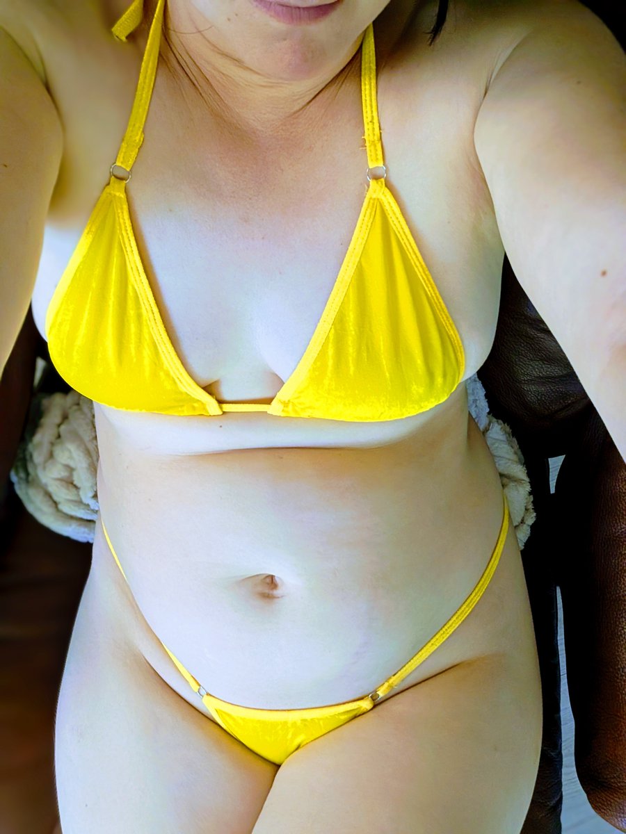XRachelporn's tweet photo. Suis je une vrai salope? 
Viens voir mon profil et RT si tu penses que oui
Plus d'un an que mon cocu je pas pas baiser 😁
@nofacemodele
@FrancaisesSexy
@AmateurMilfs3 
@CzechCuckold 
@amor_cuckold 
@CuckoldsEu 
@cuckgold__ https://t.co/zamuTNUk6N