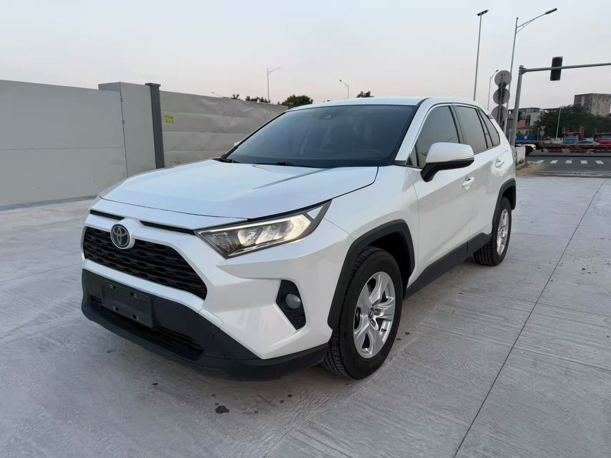 officialwisedo1's tweet photo. 🚘 2020 Toyota RAV4 2.0L Luxury Edition 🔥

✨ Sunroof
🧭 Navigation System
🎛️ Multifunction Steering Wheel
🔑 One-Touch Start
💺 Genuine Leather Seats
📍 Mileage: 30,000+ KM
💎 Excellent Condition

🇨🇳 From China 🇳🇬 To Nigeria
💰 Available — DM
#OLFDreamOninPerú #LevanteUDBarça https://t.co/JbVbpI5nKQ