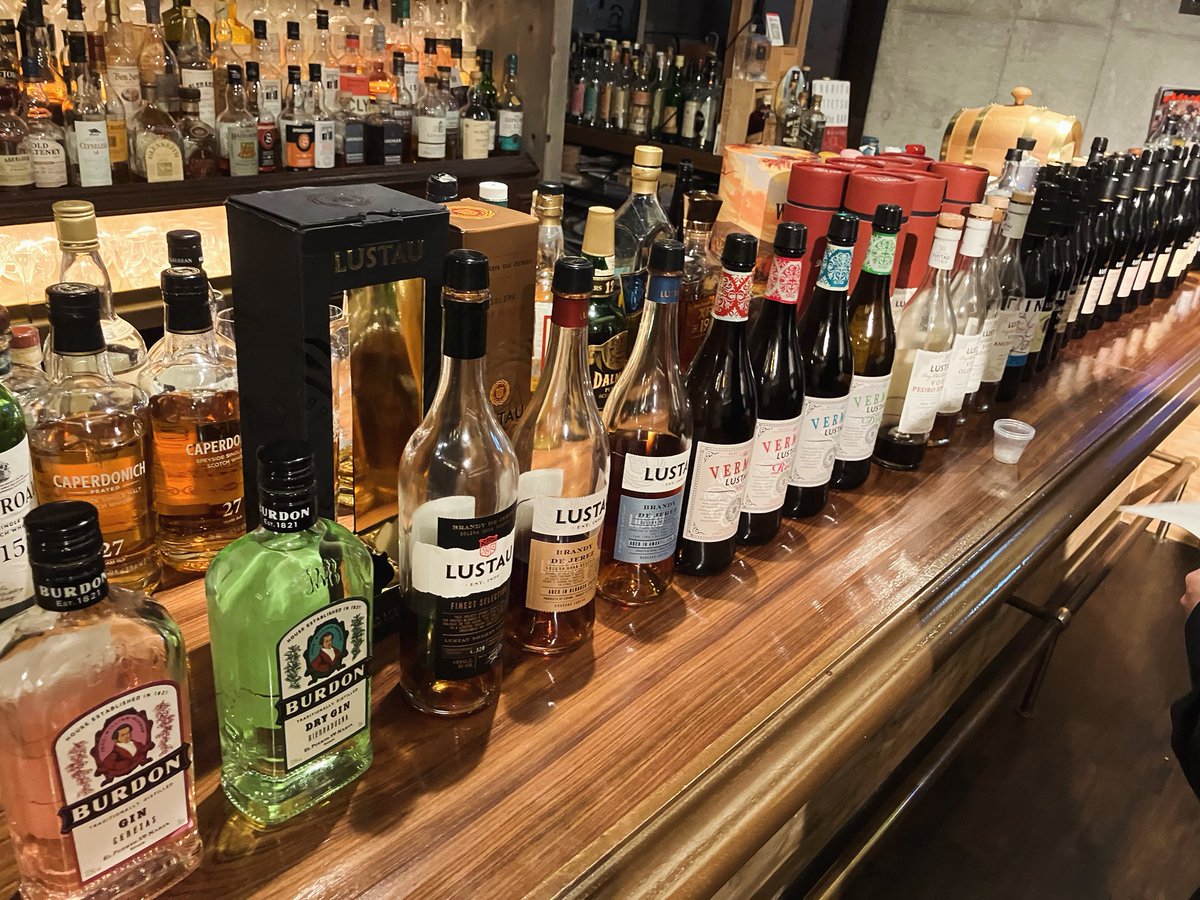 CafeBarDaisy1's tweet photo. 《先日、ルスタウ社のシェリーセミ���ーに参加してきました🍷》

各種シェリーをテイスティングして、また更にブランドアンバサダーの方とお話しして、シェリーについて更に知識を深めることができました

ありがとうございます😊
@cafebardaisy
#上大岡
#バー
#デイジー
#シェリー酒 
#ルスタウ社 https://t.co/jOoMMRkrZV