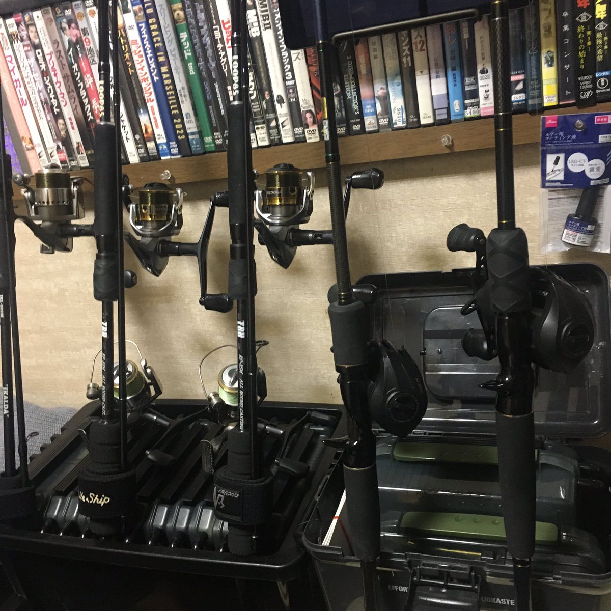 beginsan's tweet photo. 今日は昨日の半日分？ヘトヘトで〜(Ŏ艸Ŏ)   仕事ちょっとだけ早上がり〜しようと行けなかった発表会のフライヤー剥がして片付けてたら…(´ ｡•ω•｡)っ    凄く嬉しい事あった〜(｀・ v ・´)vﾌﾞｲｯ
    で…乾いてたハンドルノブ装着で〜のんびりのんびり〜(｢🐟・ω・)｢🐟 https://t.co/q2FlyEGQkA