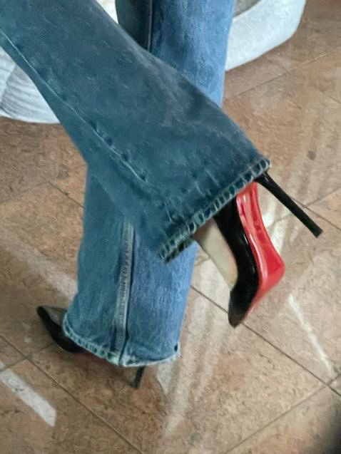nyliava's tweet photo. heels with jeans combo https://t.co/GtweoGh2Eq