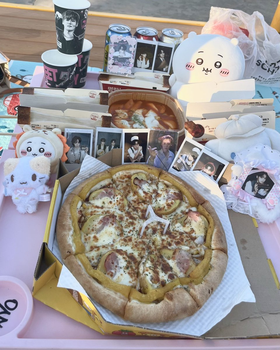 baikseo's tweet photo. 한강 나들이〰️🍃🧺 https://t.co/ppYFEDHgDl