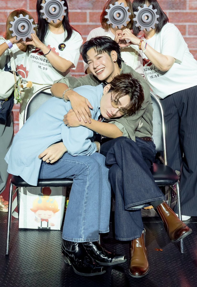 sia_Izu_mii's tweet photo. Day2の2：4の写真の出来上がりに大満足👶🏻🤣🤣🤣🤣❤️❤️
#SOTUS10thYearConcertD2
#คริสสิงโต #KristSingto https://t.co/wvjz5I09jT