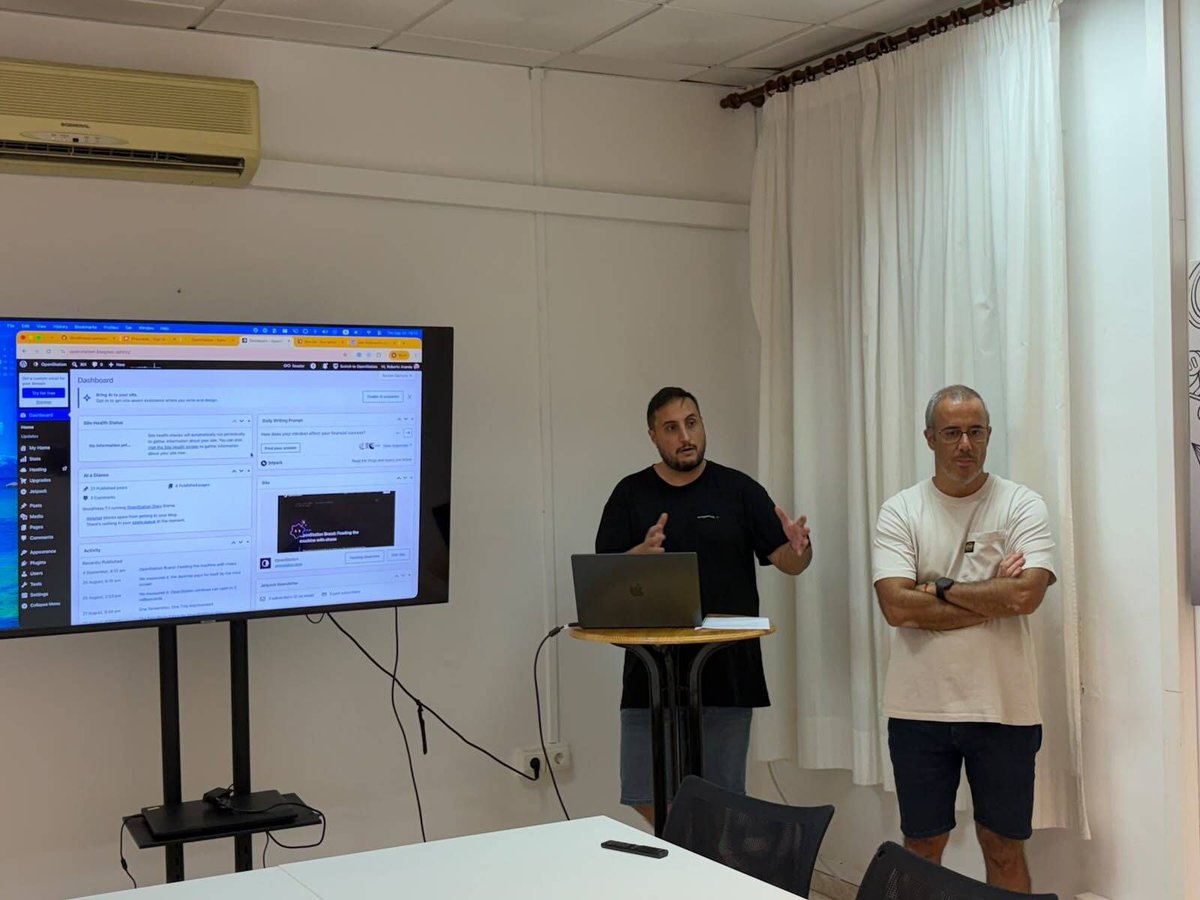 wpmalaga's tweet photo. ¡Tenéis que probar #OpenStation, os volará la cabeza!
Gracias a Roberto Aranda y Daniel López por compartir el proyecto y por el buen rato.
Y gracias también a @Comvive, que un año más sigue como patrocinador de nuestra meetup. 💙
¡Nos vemos!
#MeetupWP #ComunidadWordPress https://t.co/DBKIdSUVuh