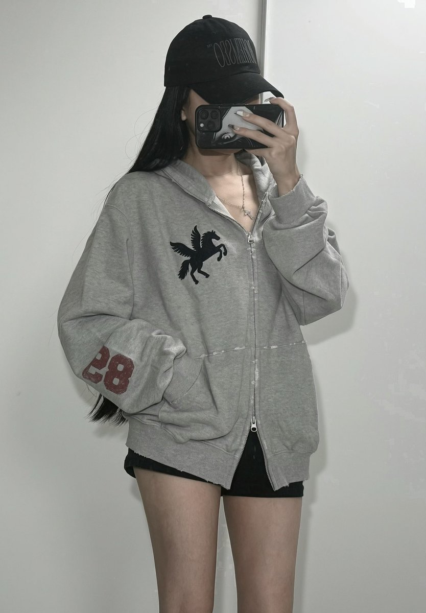 eonie_o's tweet photo. #제품제공 #RT이벤트 #미드나잇무브

#RT 해주신 1분께 사진 속 미드나잇무브 상품을 랜덤으로 드려요!💡

권은비님도 착용한 미드나잇 무브 가을신상..
벌써 핫하고 이쁨..🔥

✔️9월 14일 - 9월 21일
✔️최대 80% 할인 + 팔로워전용 10% 시크릿 쿠폰
🔗https://t.co/BRstnJAMW8 https://t.co/beX7VNsPUF