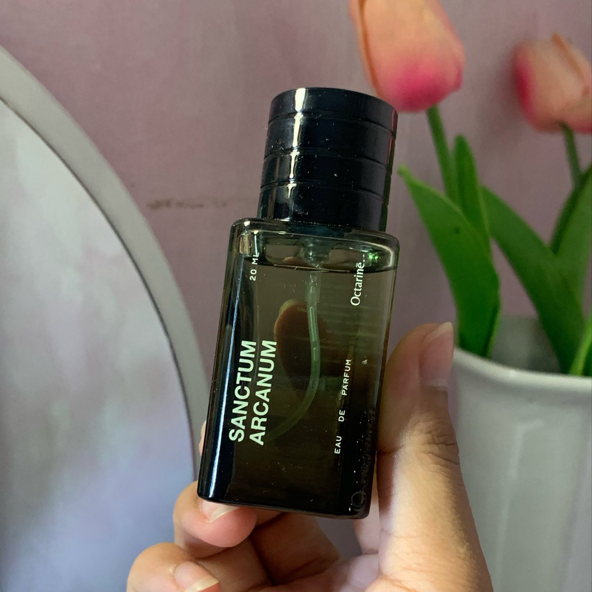 carolyns__'s tweet photo. parfum octarine sekarang bisa masuk pouch kecil 😭🤏🏻 https://t.co/n7bl10li7q