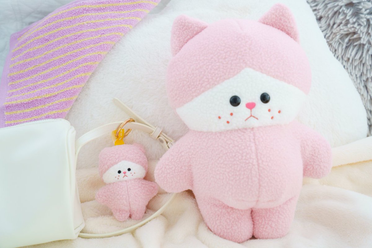 GENDA_GiGO's tweet photo. SNSを中心に人気を集めるぬいぐるみ作家「sleep sleep」
ついに今週9/18(金)よりモコモコニャアさん、モフモフくまさんが全国のGiGOで登場‼

やさしい表情と ふわふわな世界観で生まれたぬいぐるみたちは、 見ているだけで心がホッコリ✨

あなたは ねこ派？🐱 くま派？🐻

#sleepsleep https://t.co/R9IonM06kz