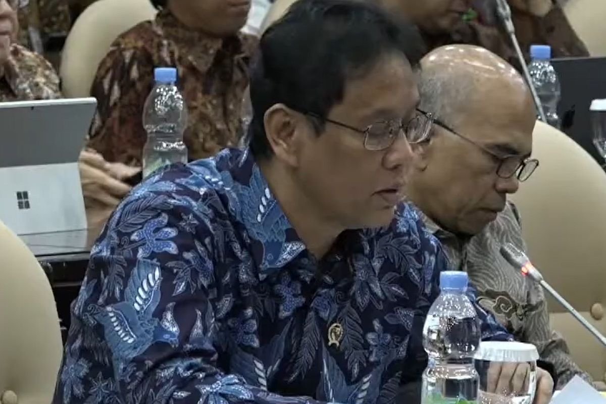 LambeSahamjja's tweet photo. purbaya kaget di ganti:
- padahal paginya purbaya masih rapat kerja sama komite iv dpd
- sorenya udah bukan menkeu lagi
- di rapat itu dia masih bilang perekonomian indonesia tetap terjaga di tengah ketidakpastian global, ekonomi tumbuh, inflasi terkendali, neraca dagang baik https://t.co/103l5ImAgO
