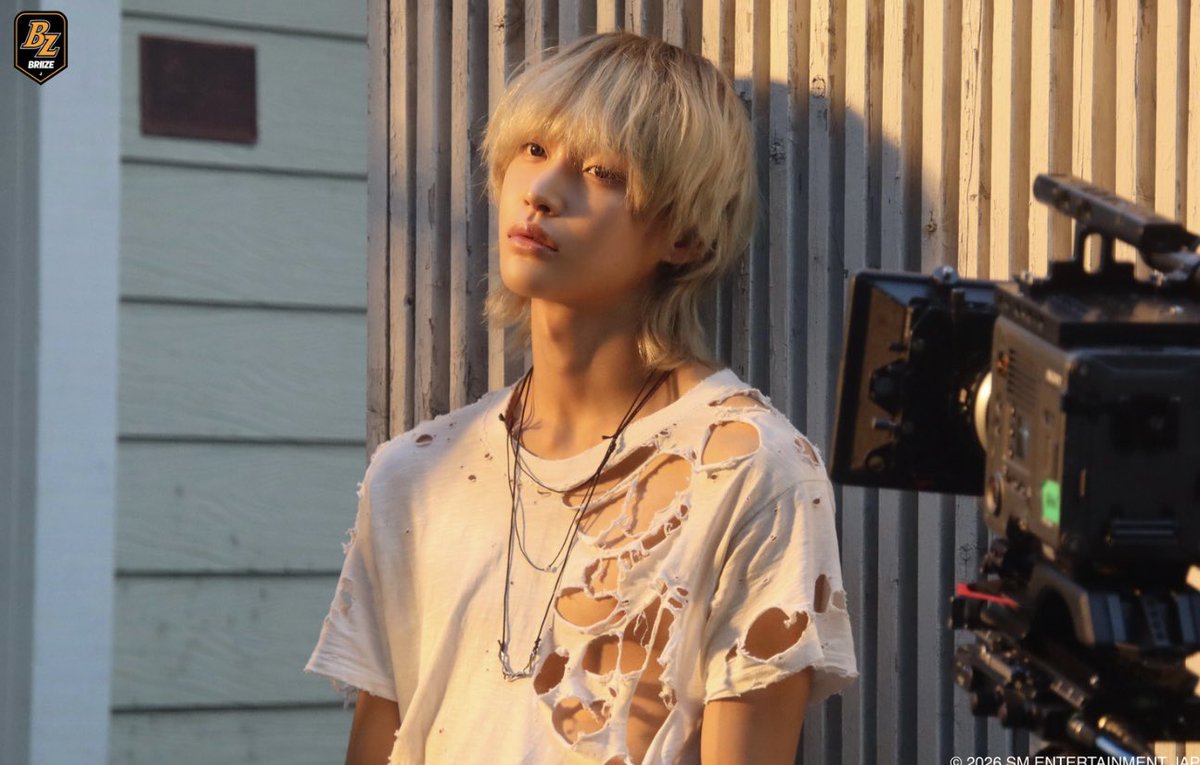 chrryever's tweet photo. Sunburst MV BEHIND PHOTO #원빈 https://t.co/QMoQ18LLV7