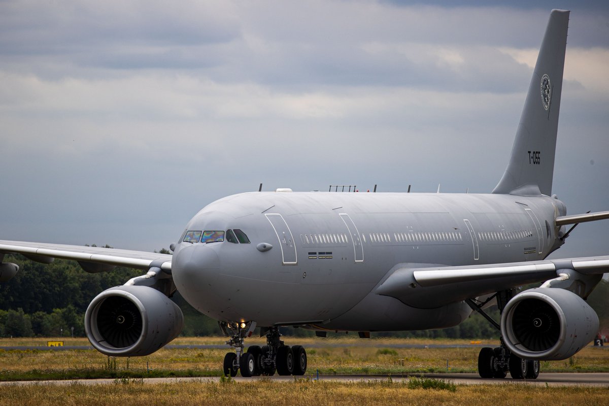 dhcluchtmacht's tweet photo. Vanmiddag voert een MRTT (A330), een groot tankvliegtuig, approaches een testvlucht uit vanaf Vliegbasis Gilze-Rijen. Het toestel komt aan, landt en vertrekt later weer.  @gilzerijen #watvliegter https://t.co/JSx4rIwxC5