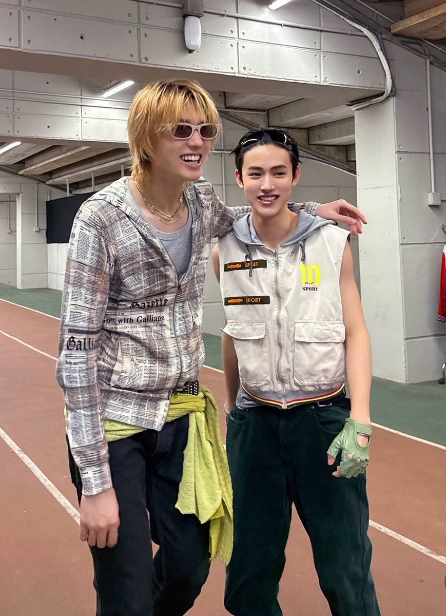 corurakkuma's tweet photo. 身長差のおかげか家族ぐるみで仲良くてよく遊んでる小6マーティンと小3ソンヒョンに見えて可愛いの… https://t.co/eYnkUL0fLG