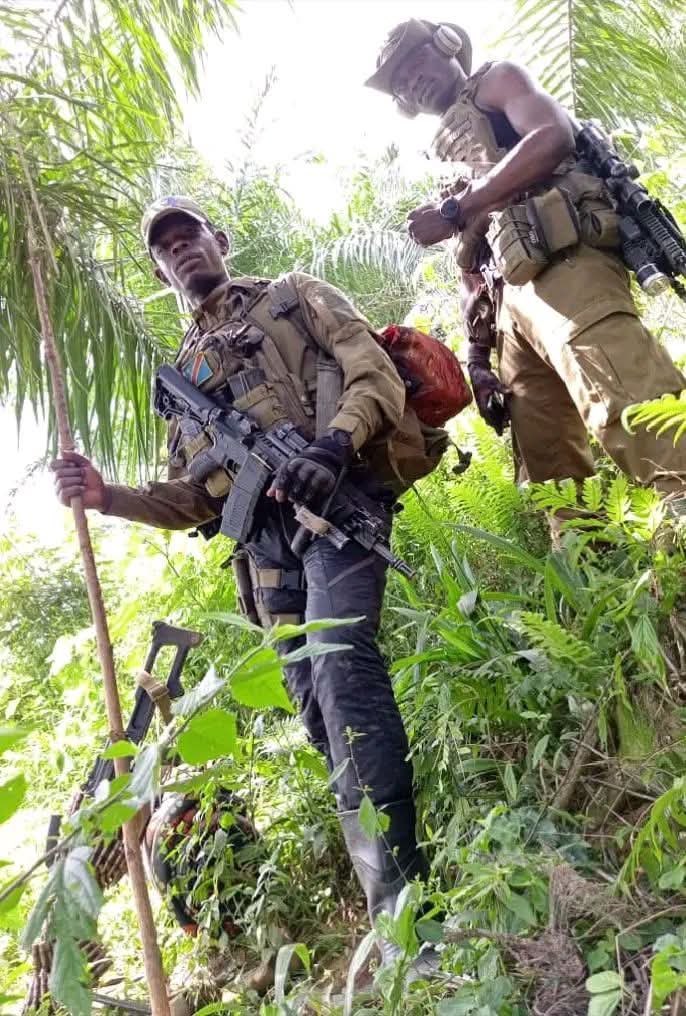 BergsonBtk600's tweet photo. 🚨Une offensive musclée des forces armées @FARDC_Info appuyées par #Wazalendo a permis la reconquête de #Buhimba et #Chanjikiro,2 localités du groupement kosimba,dans le territoire de Walikale.
Selon @TazamaRDC_Infos,les rebelles avaient occupés ces entités avant d’être délogés. https://t.co/iCr8QLT2Gr