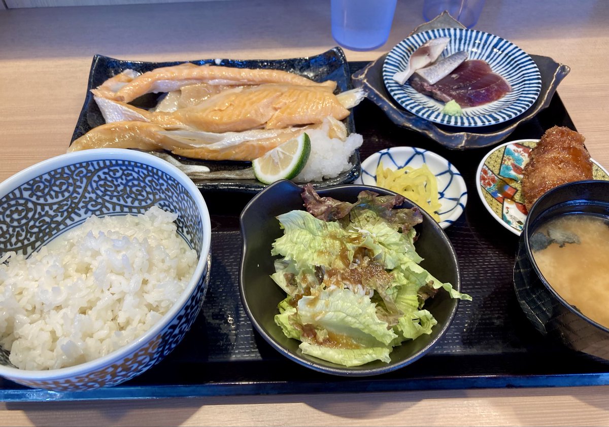 kurusukemama's tweet photo. 油たっぷりの鮭ハラス頂きました
超うま https://t.co/dY24uXnzl5