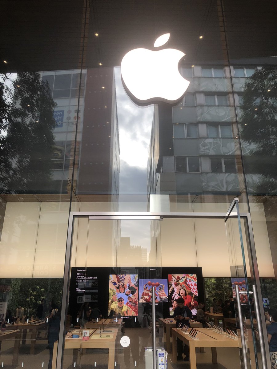 lupinthe3rd2019's tweet photo. Apple Storeで決済してiPhoneにバージョン合わせるため再度工場行き。できたら送ってくるとのこと。せっかく博多来たから限定店のみの一蘭釜だれを食す。
替え玉しても水っぽくないことに今更気づいた。 https://t.co/3y2v6pQfPq