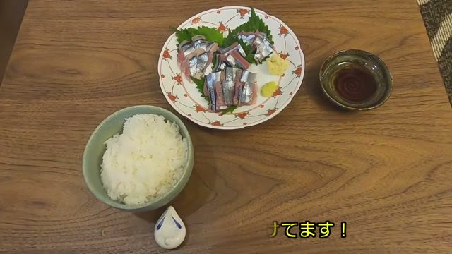 parari_man1111's tweet photo. 旬のさんまを大名おろしで捌いて刺身定食に！新鮮な刺身は絶品🐟七輪でのアウトドア料理に挑戦する様子をぜひご覧ください✨
https://t.co/HUi5CTfZEp
#七輪 #炭火焼き #アウトドア料理 https://t.co/qFmF5gwmrG