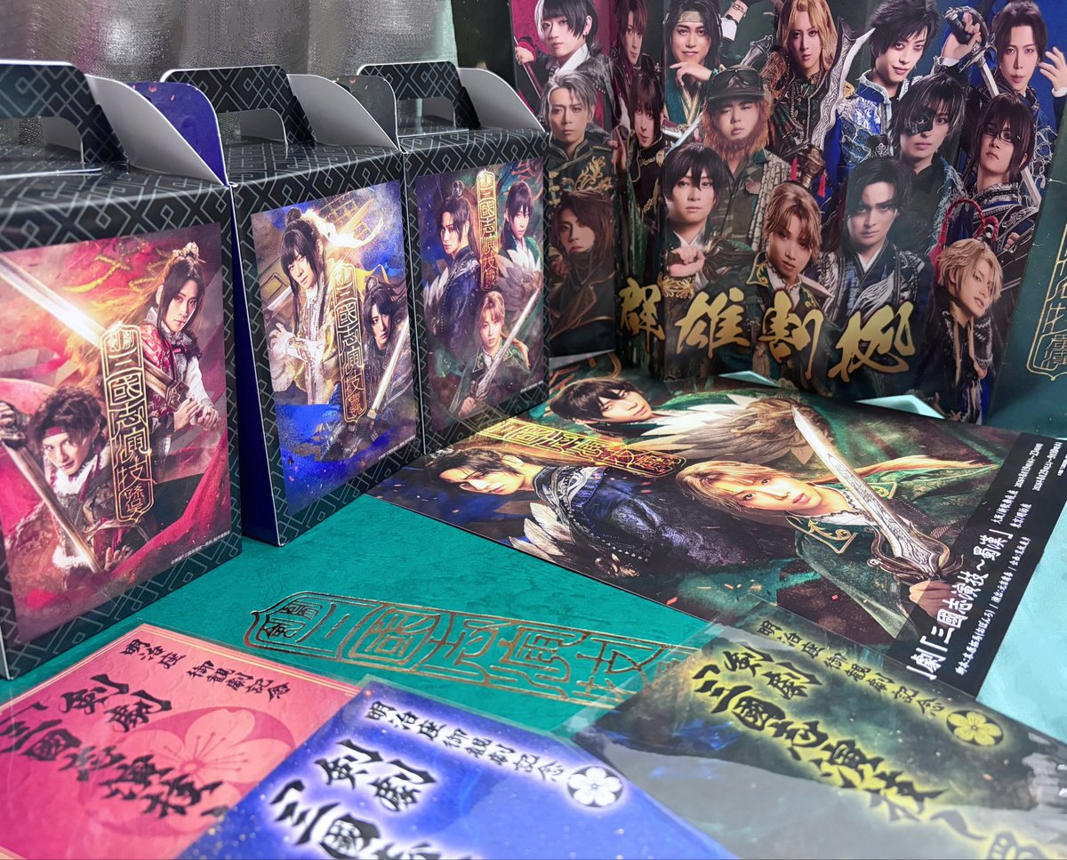 ChiMira1's tweet photo. 剣劇　蜀漢
0910前楽
公演前にコラボバーガーを３種いただき、全て美味😋
現地最後の観劇
シリーズ作品が一旦完結👏
感極まり、幕間で美酒をいただく✨
三作品の繋がりを想うと、より一層のめり込む面白さを味わえる物語でした📚
叶うなら、守るものを背負う人々の物語を心待ちにしたい🙏
#剣劇三國志 https://t.co/0k2yFGVI1c