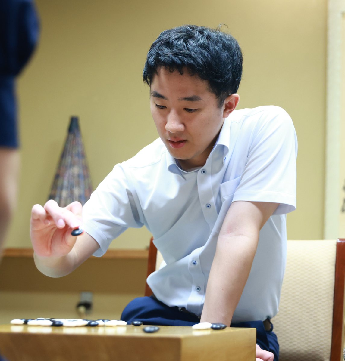 yomiuri_kisei's tweet photo. #芝野虎丸 棋聖への挑戦権を争う第51期 #棋聖戦 は14日、 #富士田明彦 八段と #上野愛咲美 女流名人によるＣリーグ決勝が日本棋院で行われ、富士田八段が332手までで先番1目半勝ちして、挑戦者決定トーナメントへの進出を決めました。上野女流名人は、女性棋士初のトーナメント出場を逃しました。 https://t.co/RDVIayjwIE