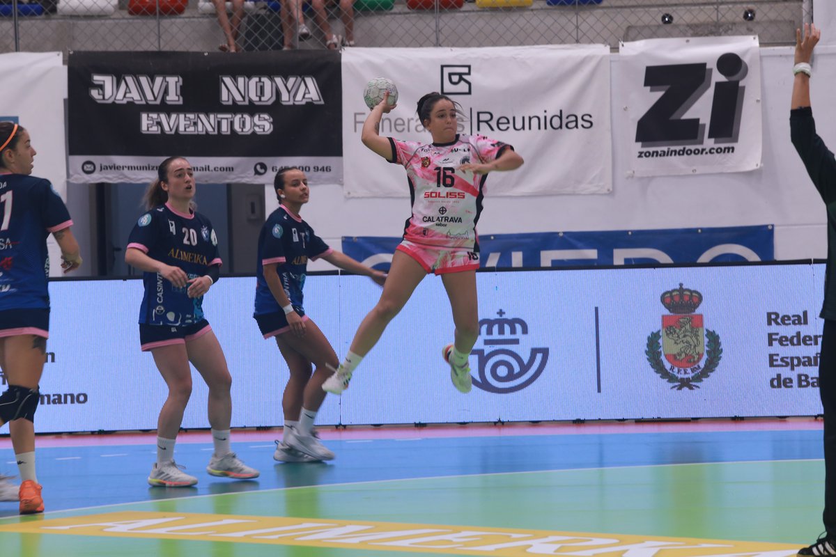 IberdrolaDHF's tweet photo. 📸✨ Y para terminar... ¡Las imágenes del #PartidoEstrella!
🔥 Gran duelo de ascendidas en el que las locales se llevaron el partido
🆚 @LobasOviedoBF 2️⃣1️⃣ - 1️⃣8️⃣ @BMPozueloCva
📸 @LobasOviedoBF
#️⃣ #Balonmano #SheLovesHandball https://t.co/ZpDZdudRRR