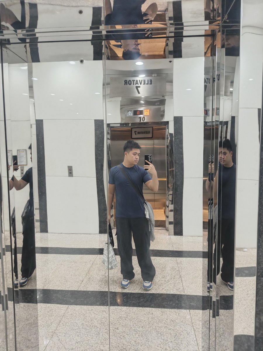 kenelsonii's tweet photo. Office na ako love https://t.co/OyGuvjbKco