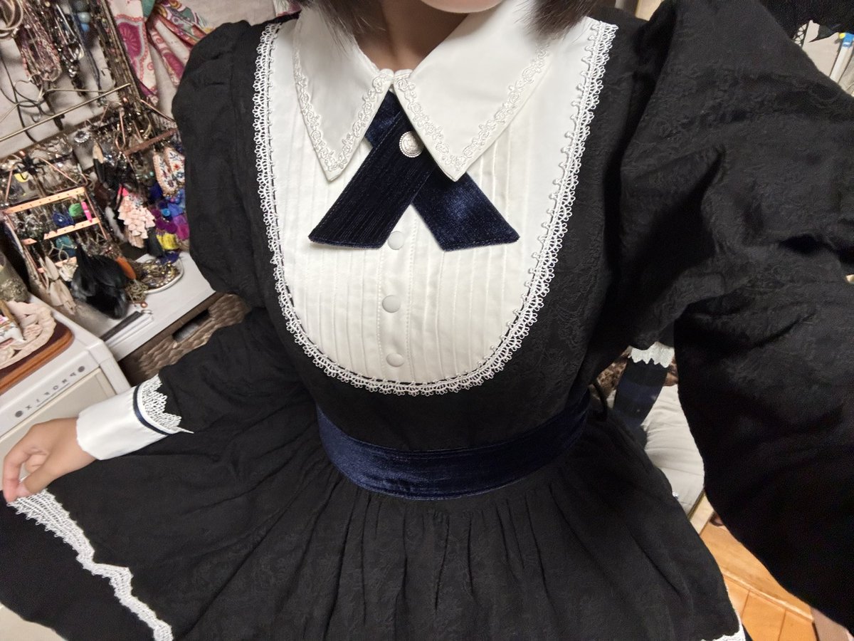 rain_u_x_'s tweet photo. そういえばやっとワンピースが届きましたよ‼️作り込まれすぎていて感動してる( ĭ ⩊ ĭ )💤
鏡が汚すぎてごめんね https://t.co/COkRoN8zgM