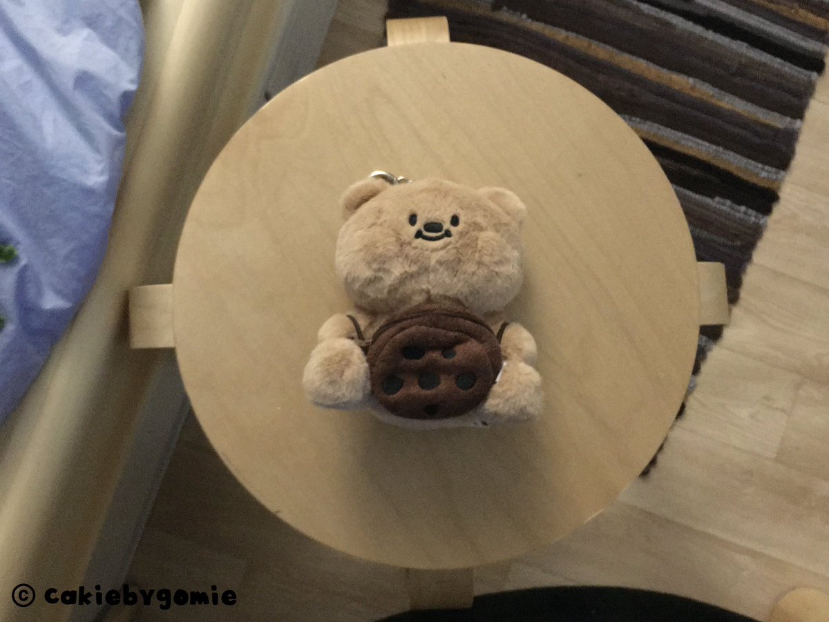 achubbybaby's tweet photo. #RT 추첨 세분께 빵고미 보조배터리 보내드려요!
🔗https://t.co/1fciFhcaTV
이 빵고미는요.. 보조배터리로도 키링으로도 사용할 수 있구요.. 작고 귀여운 초코칩 파우치랑 홀더도 너!!무 귀여워요ㅜ  ̫ ㅜ🤎
카카오톡 선��하기에서 단독으로 판매중이니 달려가세요🏃🏻‍♀️♡ https://t.co/OOFUoMusTH