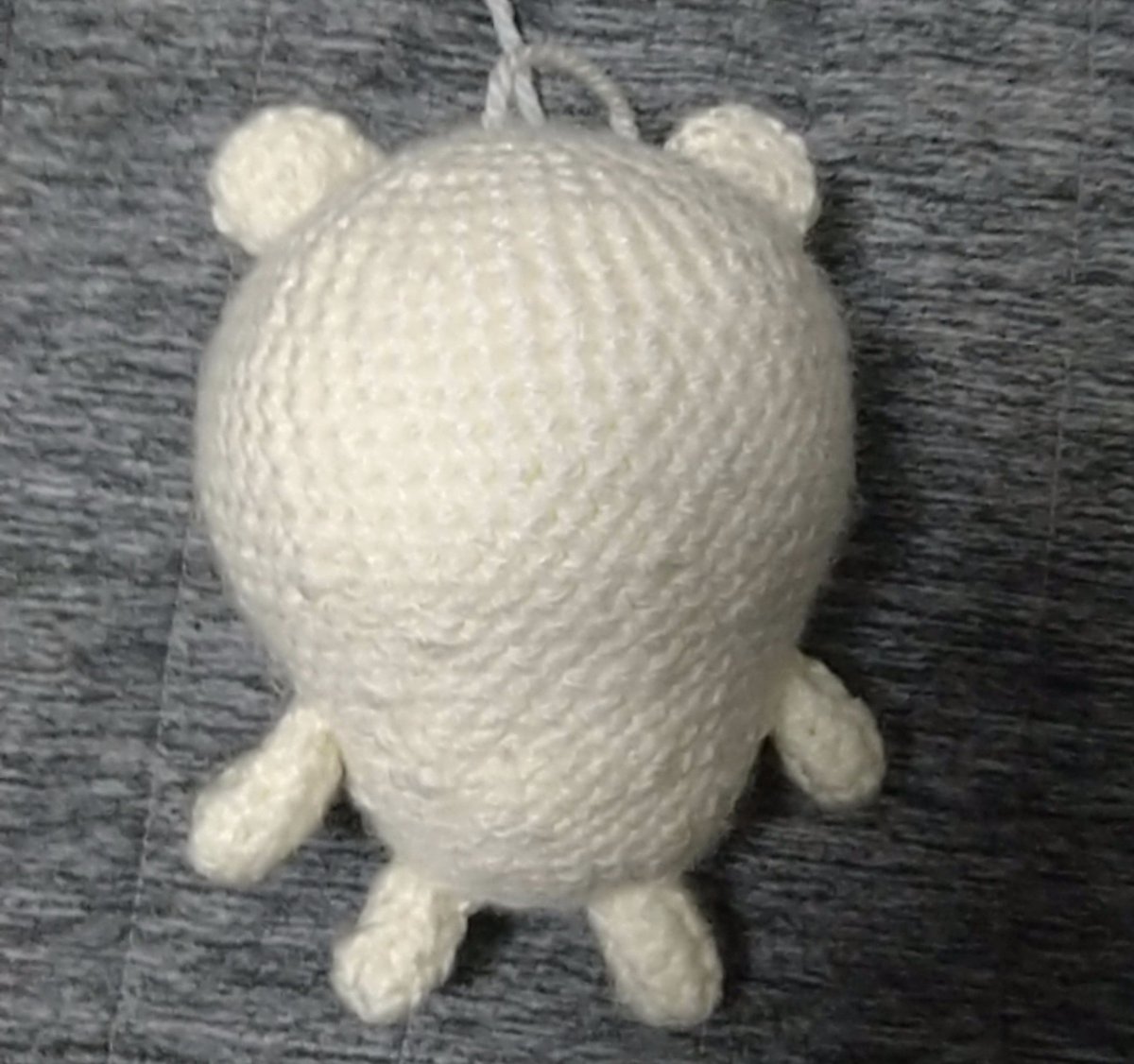 kasamikann's tweet photo. パーツを左右対称的な
いい感じに作るの難しい

つけるのも難しい

でも
かろうじてちいかわと言われたら
ちいかわ味ある形にはなってる気がする🧶 https://t.co/Iwbacikiaa