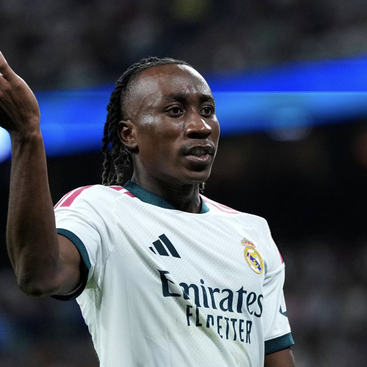 MedjiRomarick's tweet photo. 🚨 José Mourinho 🇵🇹 sur Yan Diomandé 🇨🇮 : « S’IL ÉTAIT DANS N’IMPORTE QUELLE AUTRE ÉQUIPE AU MONDE, IL JOUERAIT 90 MINUTES À CHAQUE MATCH.

Nous avons de nombreuses options, Diomandé, Vini, Arda, Brahim, puis Rodrygo bientôt…

Donc parler d’un titulaire « INDISCUTABLE », c’est difficile. »