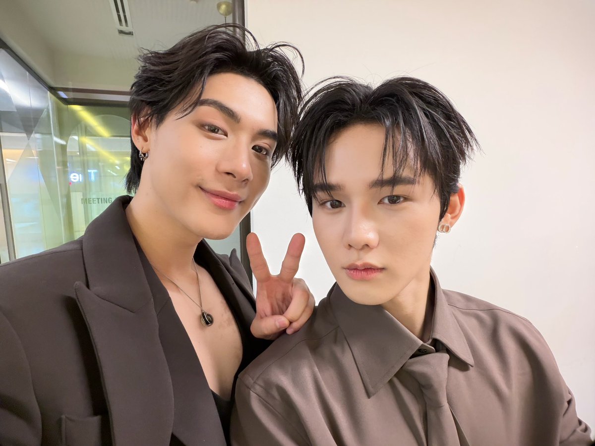 JARUKiTzX96's tweet photo. ขอบคุณทุกคนเลยน้าา วันนี้ทุกคนเก่งมากก ดูแลตัวเองด้วยน้า แอบได้ยินบางคนตากฝนมา ระวังไม่สบายน้า ตอนนี้คิดถึงทุกคนอีกแล้ว ขอบคุณมากๆครับ น่ารักกันจริงๆ รักครับ 💜🩵🫶🏻🍬

TOPTAPMINLEE x CITIZEN WATCH 

#CITIZENWatchTHxTOPTAPMINLEE https://t.co/ZP8qyIZk1c